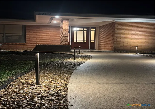 Photo 4 of Single family home for sale at 2202 E Loma Vista Ave, Victoria, TX 77901 | MLS# 623796 | Listing updated on 2026-10-05