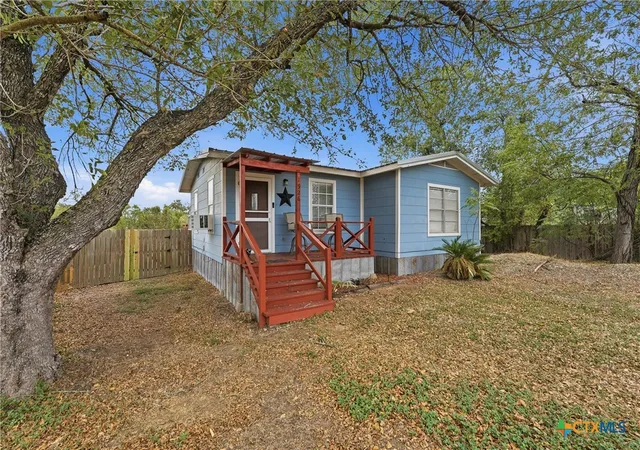 Photo 3 of Single family home for sale at 1926 Dreyer Ln, Gonzales, TX 78629 | MLS# 624640 | Listing updated on 2026-09-10