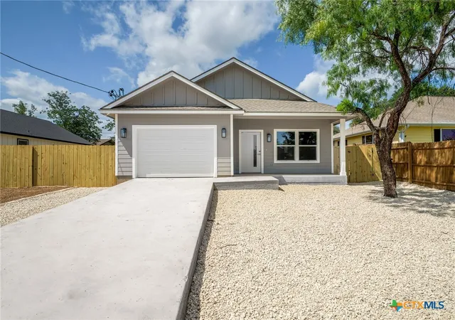 Single family home for sale at 147 W Pine, Granite Shoals, TX 78654 | MLS# 622363