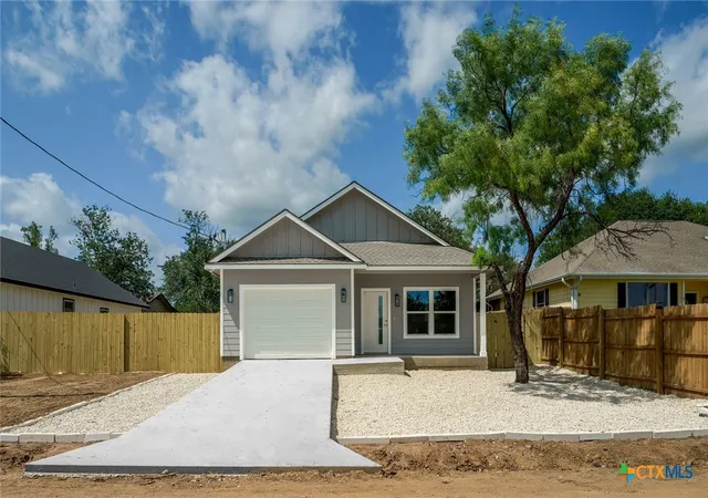 Photo 3 of Single family home for sale at 147 W Pine, Granite Shoals, TX 78654 | MLS# 622363 | Listing updated on 2026-09-15