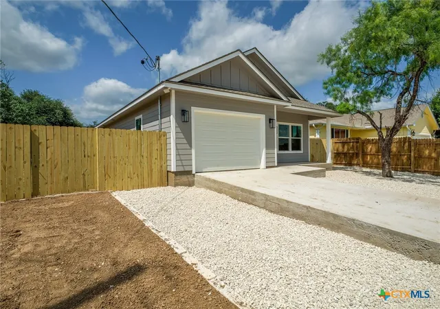 Photo 3 of Single family home for sale at 147 W Pine, Granite Shoals, TX 78654 | MLS# 622363 | Listing updated on 2026-09-15
