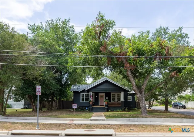 Photo 2 of Sale Pending at 902 W Hopkins St, San Marcos, TX 78666 | MLS# 624688 | Listing updated on 2026-09-22
