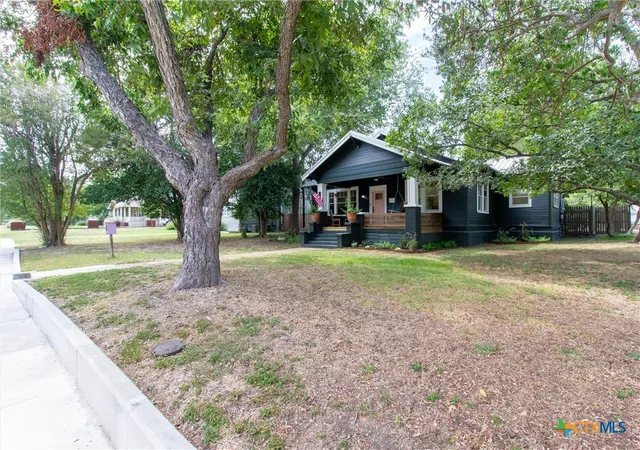 Photo 3 of Sale Pending at 902 W Hopkins St, San Marcos, TX 78666 | MLS# 624688 | Listing updated on 2026-09-22