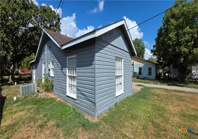 Photo 2 of Single family home for sale at 1201 La Valliere St, Victoria, TX 77901 | MLS# 624709 | Listing updated on 2026-09-11