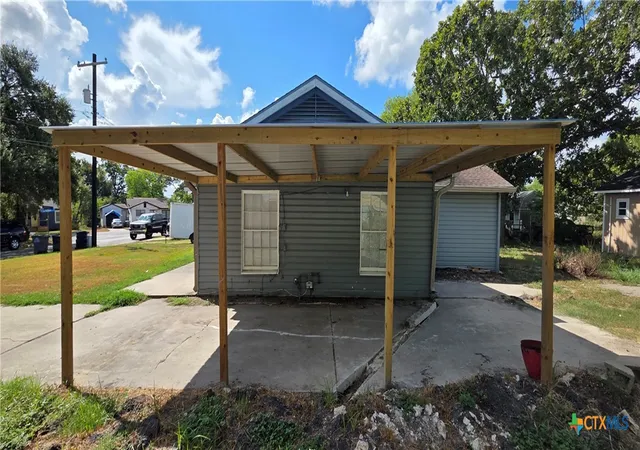 Photo 3 of Single family home for sale at 1201 La Valliere St, Victoria, TX 77901 | MLS# 624709 | Listing updated on 2026-09-11