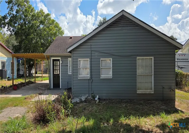Photo 4 of Single family home for sale at 1201 La Valliere St, Victoria, TX 77901 | MLS# 624709 | Listing updated on 2026-09-11
