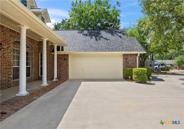 Photo 3 of Single family home for sale at 3900 Chisholm Trl, Salado, TX 76571 | MLS# 624646 | Listing updated on 2026-09-09