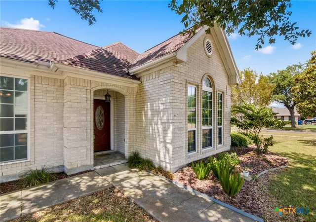 Photo 2 of Single family home for sale at 101 Willowbend Dr, Port Lavaca, TX 77979 | MLS# 624706 | Listing updated on 2026-09-10