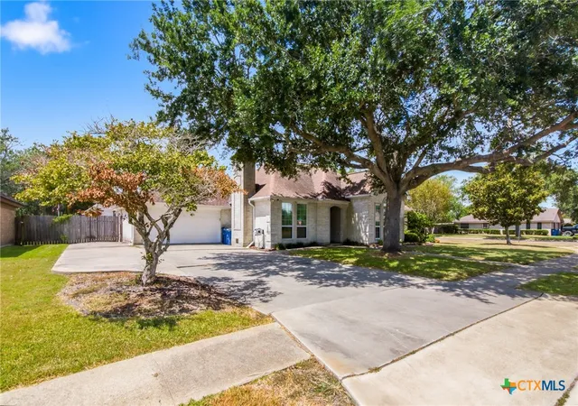 Photo 3 of Single family home for sale at 101 Willowbend Dr, Port Lavaca, TX 77979 | MLS# 624706 | Listing updated on 2026-09-10