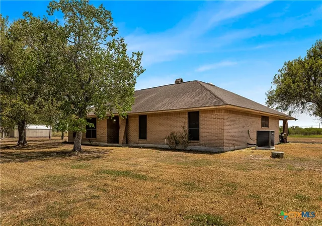 Photo 3 of Single family home for sale at 513 Bambi Dr, Victoria, TX 77904 | MLS# 624614 | Listing updated on 2026-09-09