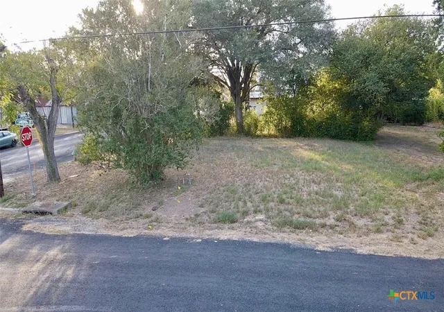 Photo 1 of Land for sale at 407 S Cameron St, Victoria, TX 77901 | MLS# 624707 | Listing updated on 2026-09-09