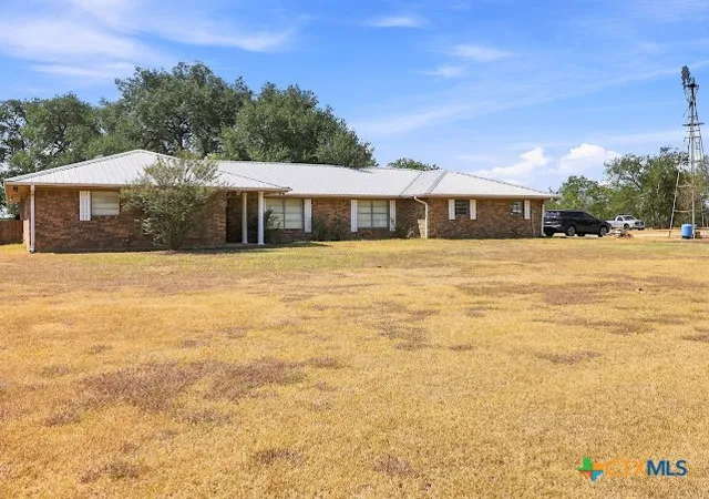 Photo 3 of Single family home for sale at 10940 Blackberry Rd, Salado, TX 76571 | MLS# 624832 | Listing updated on 2026-09-13