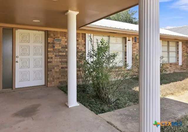 Photo 3 of Single family home for sale at 10940 Blackberry Rd, Salado, TX 76571 | MLS# 624832 | Listing updated on 2026-09-13