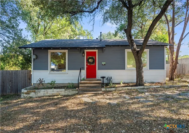 Photo 1 of Single family home for sale at 140 E 15th Avenue, Belton, TX 76513 | MLS# 624732 | Listing updated on 2026-09-24