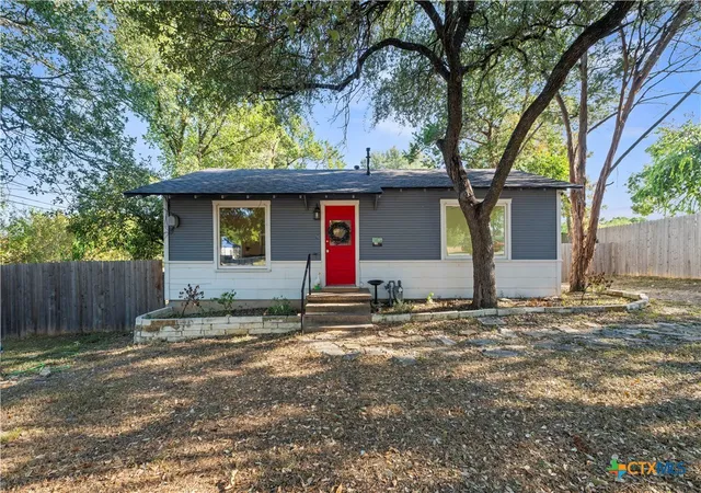 Photo 2 of Single family home for sale at 140 E 15th Avenue, Belton, TX 76513 | MLS# 624732 | Listing updated on 2026-09-24