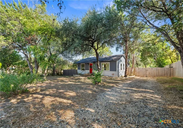 Photo 3 of Single family home for sale at 140 E 15th Avenue, Belton, TX 76513 | MLS# 624732 | Listing updated on 2026-09-24