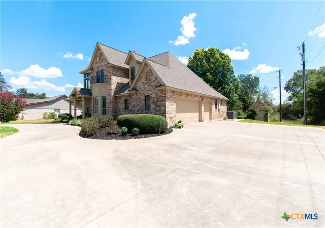 Photo 3 of Single family home for sale at 121 Wallace Blvd, Cameron, TX 76520 | MLS# 624477 | Listing updated on 2026-09-10