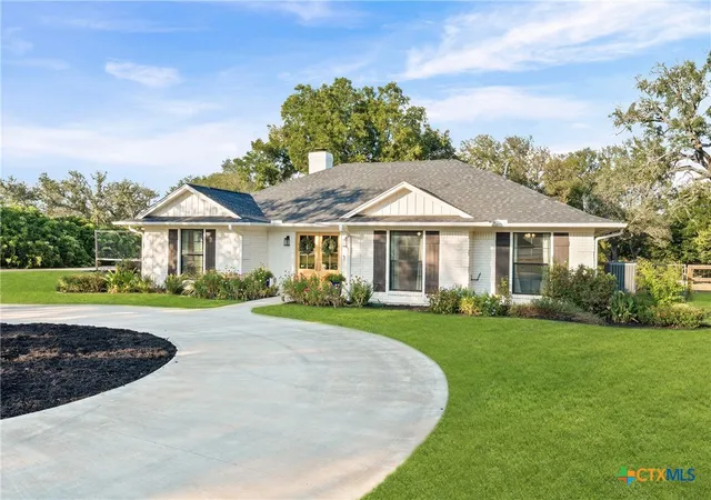 Photo 3 of Sale Pending at 1515 Lake Rd, Belton, TX 76513 | MLS# 624917 | Listing updated on 2026-09-23
