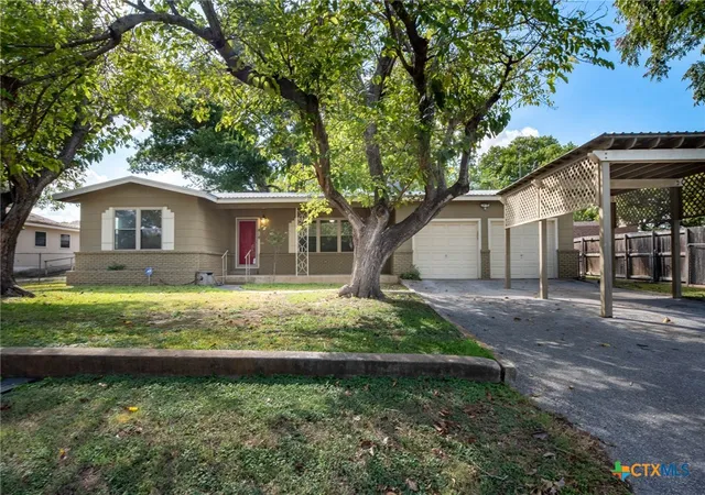 Photo 2 of Single family home for sale at 818 Mary Blvd, New Braunfels, TX 78130 | MLS# 624793 | Listing updated on 2026-09-15