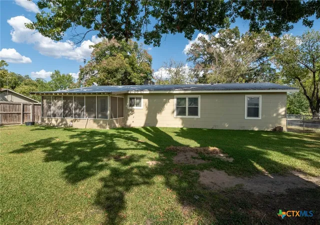 Photo 3 of Single family home for sale at 818 Mary Blvd, New Braunfels, TX 78130 | MLS# 624793 | Listing updated on 2026-09-15