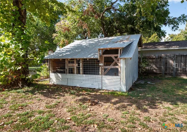 Photo 4 of Single family home for sale at 818 Mary Blvd, New Braunfels, TX 78130 | MLS# 624793 | Listing updated on 2026-09-15