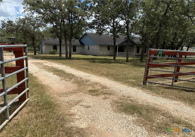 Photo 2 of Single family home for sale at 129 S Mcadams Rd, Goliad, TX 77963 | MLS# 624375 | Listing updated on 2026-09-10