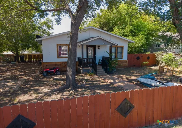 Photo 1 of Single family home for sale at 806 E 4th Street, Georgetown, TX 78626 | MLS# 624928 | Listing updated on 2026-09-17