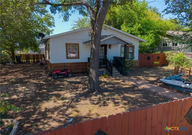 Photo 2 of Single family home for sale at 806 E 4th Street, Georgetown, TX 78626 | MLS# 624928 | Listing updated on 2026-09-17