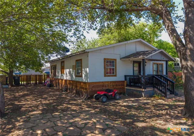 Photo 3 of Single family home for sale at 806 E 4th Street, Georgetown, TX 78626 | MLS# 624928 | Listing updated on 2026-09-17