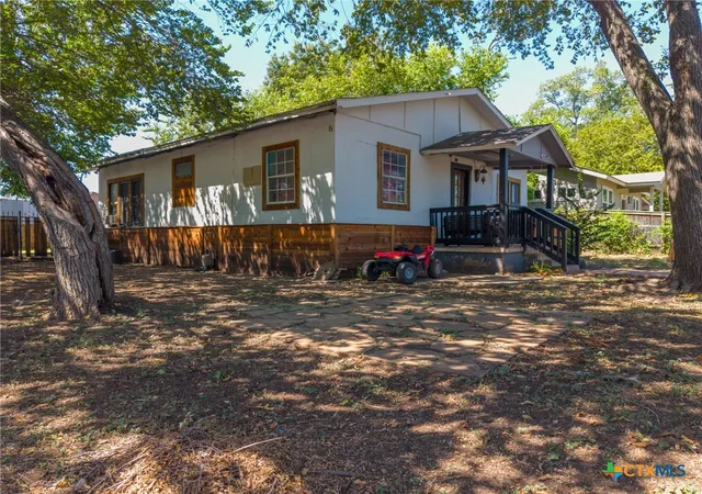 Photo 3 of Single family home for sale at 806 E 4th Street, Georgetown, TX 78626 | MLS# 624928 | Listing updated on 2026-09-17