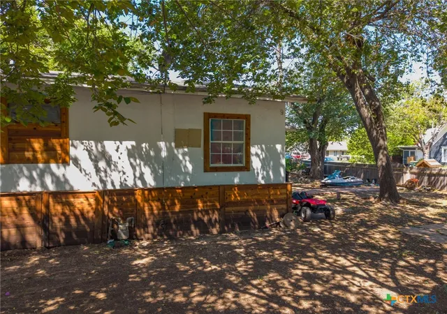 Photo 4 of Single family home for sale at 806 E 4th Street, Georgetown, TX 78626 | MLS# 624928 | Listing updated on 2026-09-17