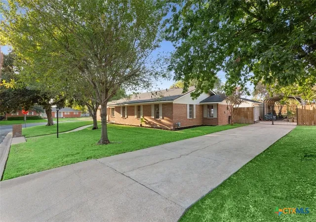 Photo 3 of Single family home for sale at 200 E 21st Avenue, Belton, TX 76513 | MLS# 624835 | Listing updated on 2026-09-30