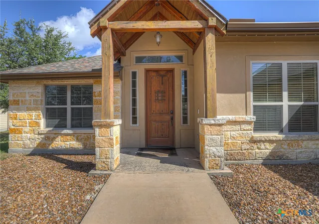 Photo 2 of Single family home for sale at 1184 Summit Blf, Canyon Lake, TX 78133 | MLS# 624963 | Listing updated on 2026-09-10