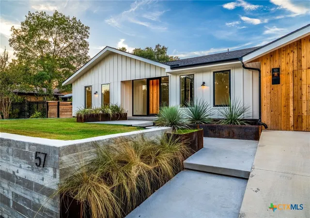 Photo 1 of Single family home for sale at 57 Ohio St, New Braunfels, TX 78130 | MLS# 624667 | Listing updated on 2026-09-16