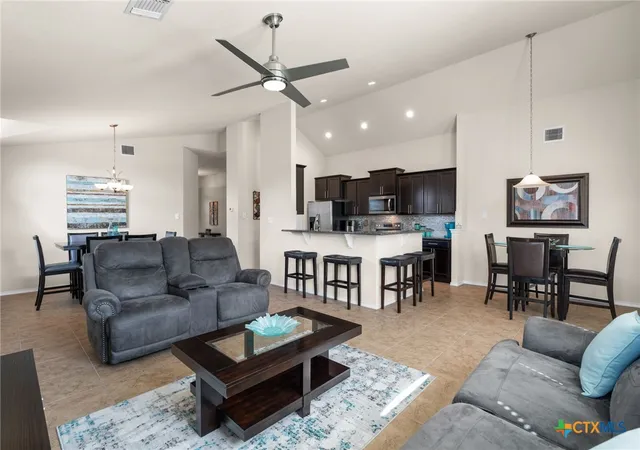 Photo 3 of Sale Pending at 1521 Starlight Dr, Temple, TX 76502 | MLS# 624824 | Listing updated on 2026-10-03