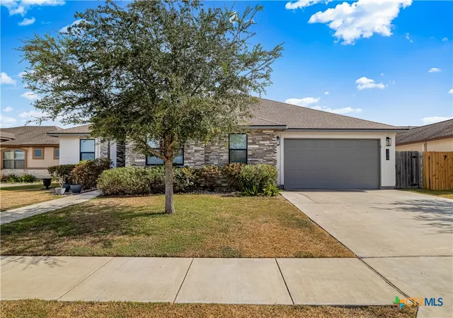 Photo 2 of Single family home for sale at 106 Montalcino Ct, Victoria, TX 77904 | MLS# 625018 | Listing updated on 2026-09-11