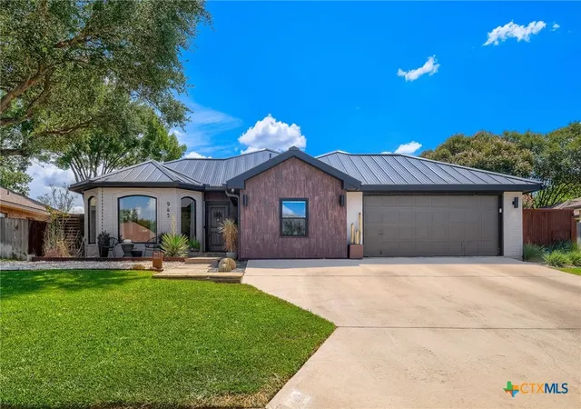 Photo 1 of Single family home for sale at 945 Queens Dr, New Braunfels, TX 78130 | MLS# 624751 | Listing updated on 2026-09-11