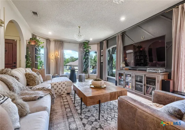 Photo 3 of Single family home for sale at 945 Queens Dr, New Braunfels, TX 78130 | MLS# 624751 | Listing updated on 2026-09-11