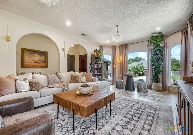 Photo 4 of Single family home for sale at 945 Queens Dr, New Braunfels, TX 78130 | MLS# 624751 | Listing updated on 2026-09-11