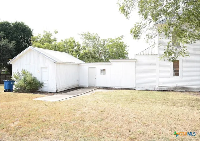 Photo 4 of Single family home for sale at 149 N Commercial St, Goliad, TX 77963 | MLS# 624949 | Listing updated on 2026-09-11