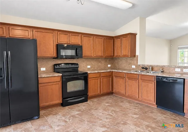 Photo 4 of Single family home for sale at 2131 Echo Hills Dr, New Braunfels, TX 78130 | MLS# 624991 | Listing updated on 2026-09-15