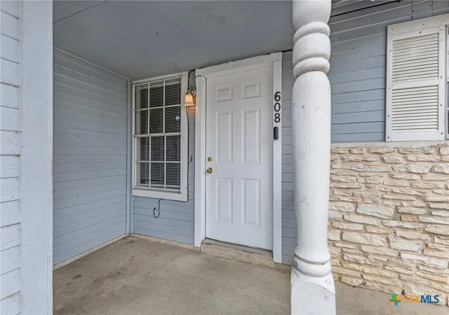 Listing Photo 5 - Condo for sale in building located at 608/610 Greenlawn Blvd, Round Rock, TX 78664