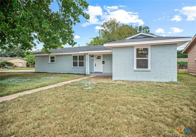 Photo 1 of Single family home for sale at 526 Fairmont St, Port Lavaca, TX 77979 | MLS# 625030 | Listing updated on 2026-09-11