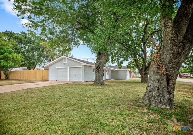 Photo 3 of Single family home for sale at 526 Fairmont St, Port Lavaca, TX 77979 | MLS# 625030 | Listing updated on 2026-09-11
