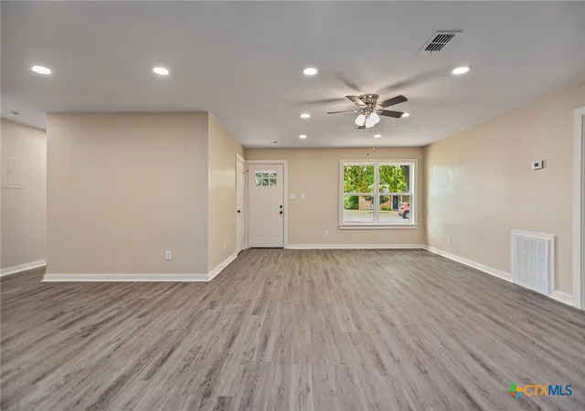 Photo 3 of Single family home for sale at 526 Fairmont St, Port Lavaca, TX 77979 | MLS# 625030 | Listing updated on 2026-09-11