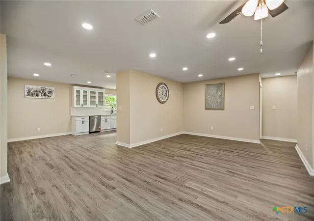 Photo 4 of Single family home for sale at 526 Fairmont St, Port Lavaca, TX 77979 | MLS# 625030 | Listing updated on 2026-09-11