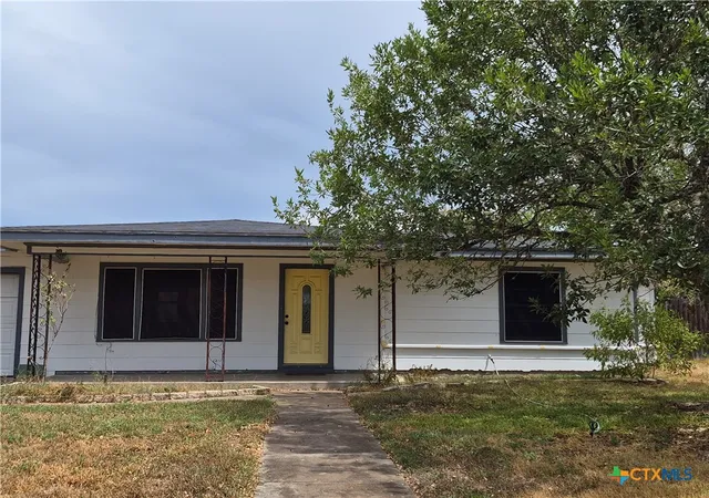 Photo 2 of Single family home for sale at 1010 E Church St, Cuero, TX 77954 | MLS# 625036 | Listing updated on 2026-09-11