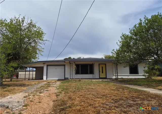 Photo 3 of Single family home for sale at 1010 E Church St, Cuero, TX 77954 | MLS# 625036 | Listing updated on 2026-09-11