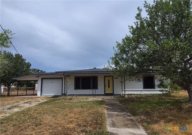 Photo 4 of Single family home for sale at 1010 E Church St, Cuero, TX 77954 | MLS# 625036 | Listing updated on 2026-09-11