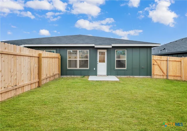 Listing Photo 2 - Condo for sale in building located at 627 Pacific Crest Trl, Copperas Cove, TX 76522